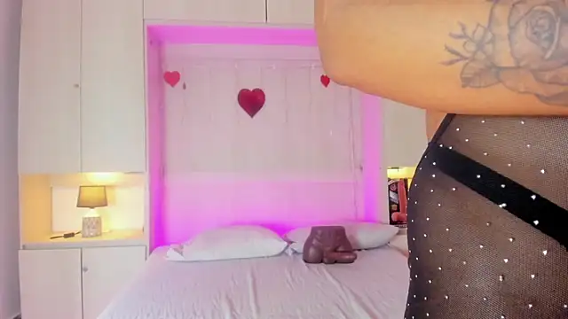 KendallRosse1 online show from March 7, 4:20 am