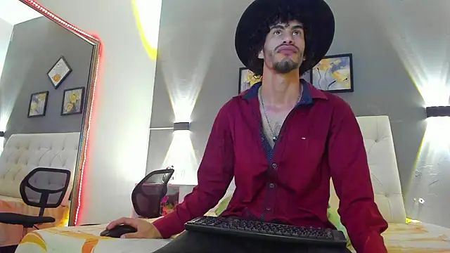 Elias Snow  online show from September 18, 12:40 pm