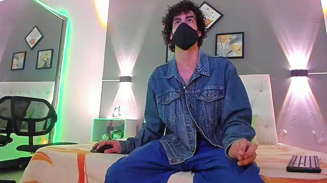 Elias Snow  online show from September 23, 12:19 pm