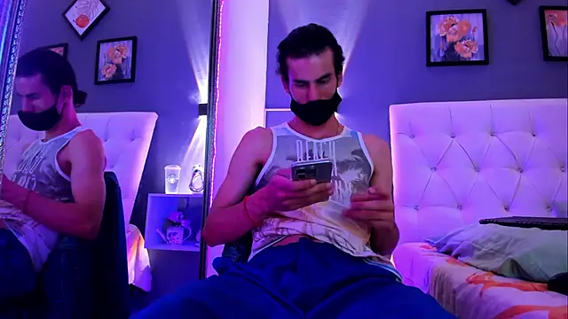 Elias Snow  online show from September 25, 2:10 pm
