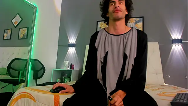 Elias Snow  online show from September 28, 3:12 am