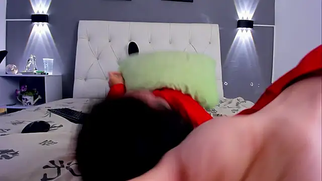 Elias Snow  online show from October 5, 2:37 pm