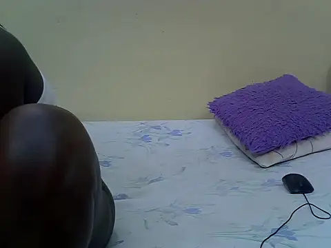 Snapshot of Freakycillia chatting on June 13, 8:23 am Freakycillia online show from June 13, 8:23 am