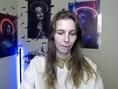 Snapshot of StrangerGi chatting on October 24, 11:28 am StrangerGi online show from October 24, 11:28 am