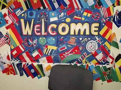 Snapshot of StrangerGi chatting on October 27, 7:23 am StrangerGi online show from October 27, 7:23 am