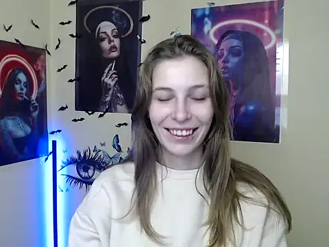 Snapshot of StrangerGi chatting on October 29, 7:21 am StrangerGi online show from October 29, 7:21 am