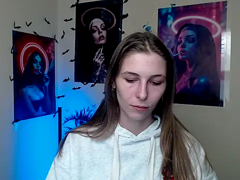 Snapshot of StrangerGi chatting on October 31, 1:01 pm StrangerGi online show from October 31, 1:01 pm