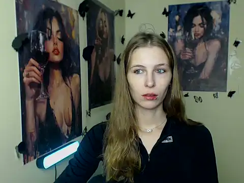 Snapshot of StrangerGi chatting on November 8, 7:08 am StrangerGi online show from November 8, 7:08 am