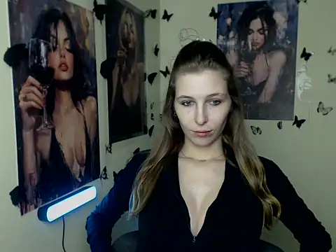 Snapshot of StrangerGi chatting on November 13, 12:48 pm StrangerGi online show from November 13, 12:48 pm