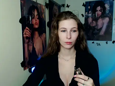 Snapshot of StrangerGi chatting on November 17, 1:06 pm StrangerGi online show from November 17, 1:06 pm