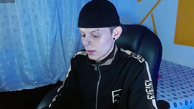 Matthew Boy  online show from December 15, 4:51 am