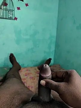 Snapshot of RoundHandler3 chatting on January 7, 8:06 am RoundHandler3 online show from January 7, 8:06 am