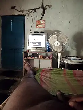 Snapshot of RoundHandler3 chatting on January 8, 9:11 am RoundHandler3 online show from January 8, 9:11 am