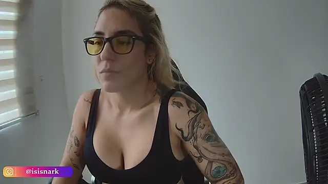 Snapshot of Isis69_ chatting on February 26, 3:22 pm Isis69 online show from February 26, 3:22 pm