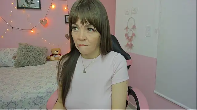 emilyharrix online show from April 19, 9:28 pm