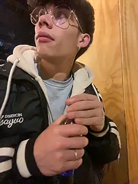 Snapshot of thiagomurphyy chatting on November 13, 1:59 am thiagomurphyy online show from November 13, 1:59 am