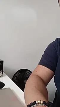 Snapshot of Logan_Rob1 chatting on June 3, 2:33 pm Logan Rob1 online show from June 3, 2:33 pm