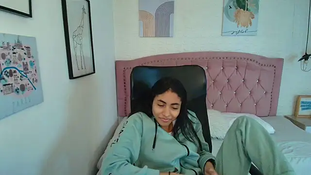 shaneelle online show from December 21, 3:02 am