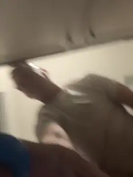 Snapshot of Goldenbear3111 chatting on February 16, 8:54 am Goldenbear3111 online show from February 16, 8:54 am