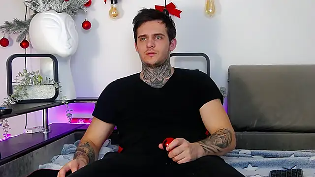 Snapshot of CarterCole chatting on December 27, 2:12 pm CarterCole online show from December 27, 2:12 pm