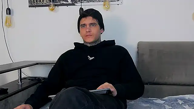 Snapshot of CarterCole chatting on December 20, 10:00 am CarterCole online show from December 20, 10:00 am