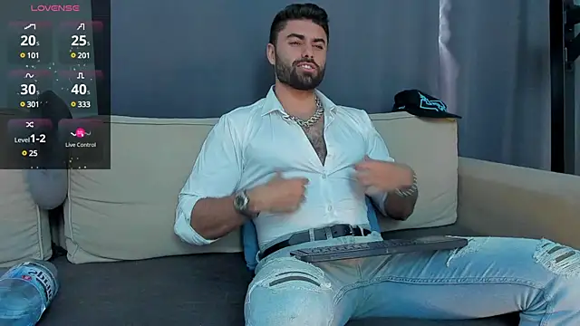 Snapshot of RawAdam chatting on December 4, 9:07 am RawAdam online show from December 4, 9:07 am
