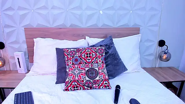 Stacey white  online show from January 5, 8:01 pm