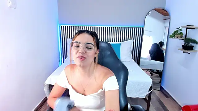 Stacey white  online show from March 1, 2:30 pm