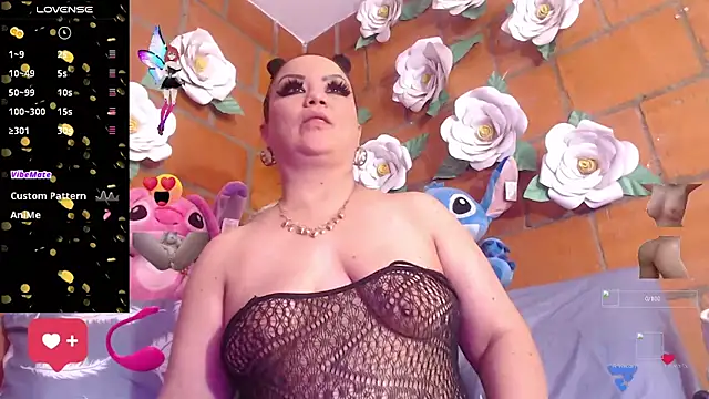 Snapshot of IngritBitch chatting on November 9, 1:53 pm IngritBitch online show from November 9, 1:53 pm