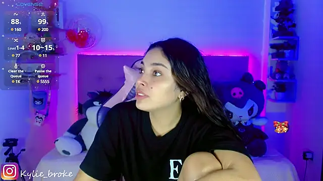 Snapshot of Kylie_brokee chatting on December 21, 9:04 pm Kylie brokee online show from December 21, 9:04 pm