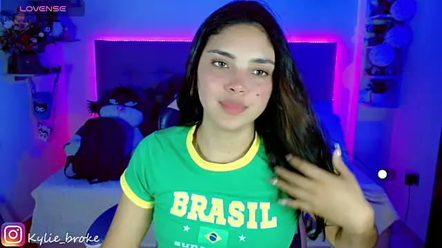 Snapshot of Kylie_brokee chatting on December 27, 12:07 am Kylie brokee online show from December 27, 12:07 am