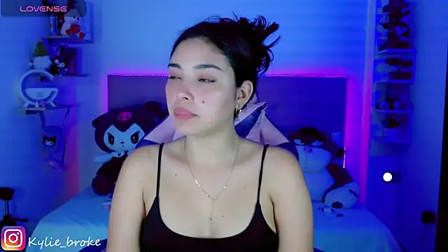 Snapshot of Kylie_brokee chatting on January 22, 9:10 pm Kylie brokee online show from January 22, 9:10 pm