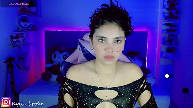 Snapshot of Kylie_brokee chatting on February 1, 9:08 pm Kylie brokee online show from February 1, 9:08 pm