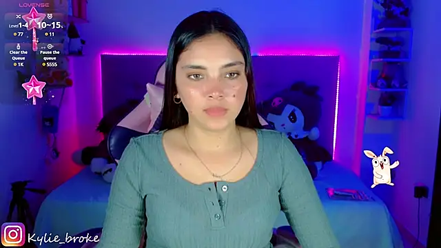 Snapshot of Kylie_brokee chatting on February 13, 10:11 pm Kylie brokee online show from February 13, 10:11 pm