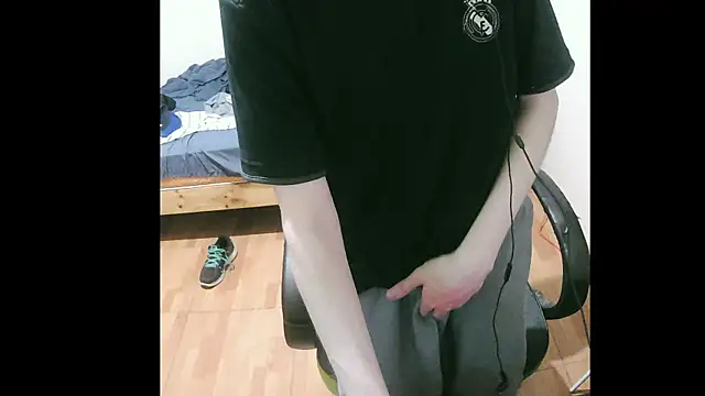 Snapshot of Twink_martinboy chatting on December 26, 3:16 am Twink martinboy online show from December 26, 3:16 am