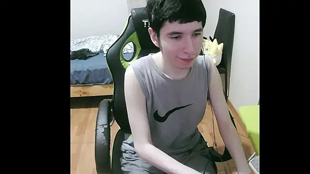 Snapshot of Twink_martinboy chatting on January 8, 1:11 am Twink martinboy online show from January 8, 1:11 am