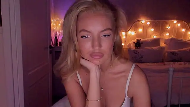 aestetick online show from October 16, 3:02 pm