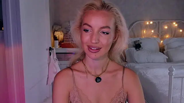 Snapshot of aestetick chatting on May 14, 9:16 am aestetick online show from May 14, 9:16 am
