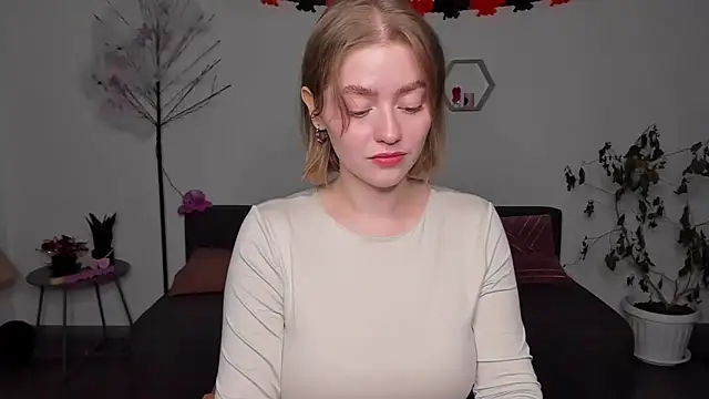 Snapshot of AidaPerry chatting on December 10, 1:44 pm AidaPerry online show from December 10, 1:44 pm