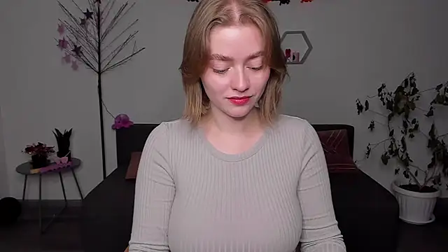 Snapshot of AidaPerry chatting on December 11, 5:37 pm AidaPerry online show from December 11, 5:37 pm