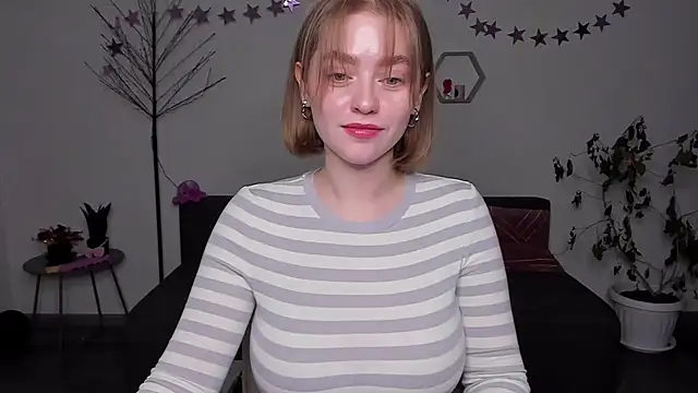 Snapshot of AidaPerry chatting on December 12, 2:55 pm AidaPerry online show from December 12, 2:55 pm