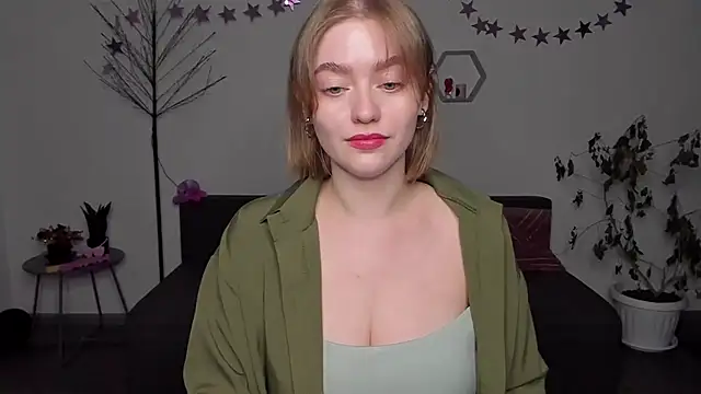 Snapshot of AidaPerry chatting on December 14, 3:25 pm AidaPerry online show from December 14, 3:25 pm