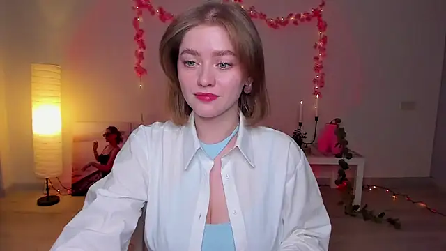 Snapshot of AidaPerry chatting on January 17, 7:27 pm AidaPerry online show from January 17, 7:27 pm