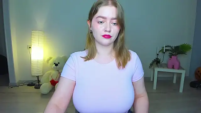 AidaPerry online show from December 3, 9:35 pm