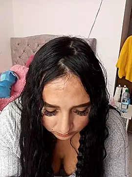 Juanamd1 online show from December 19, 2:35 pm