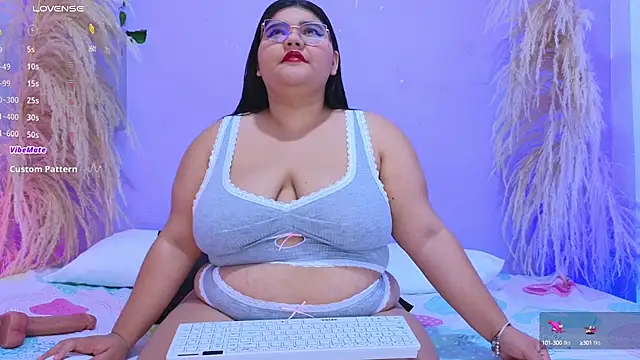 Snapshot of april_lopez6 chatting on March 19, 2:05 am april lopez6 online show from March 19, 2:05 am