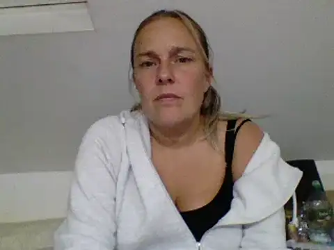 scrummymummy2 online show from September 21, 8:32 pm