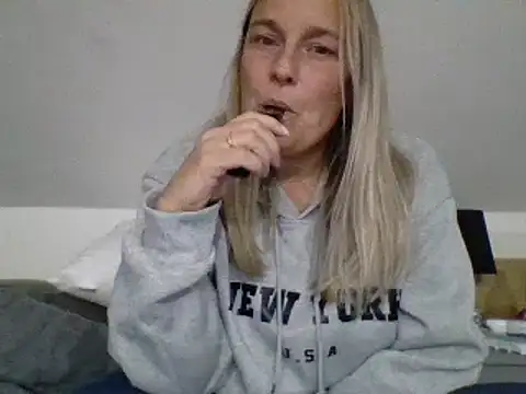 scrummymummy2 online show from September 28, 8:36 pm