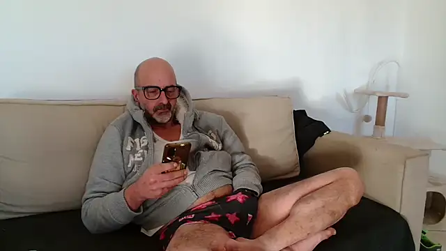 newsimo74 online show from November 29, 1:47 pm