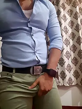 Guyinshortss online show from March 3, 8:15 pm